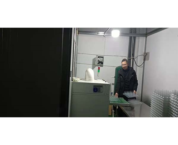 吸塑除(chú)塵車間一(yi)角