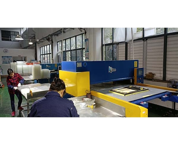 吸塑車間一(yi)角