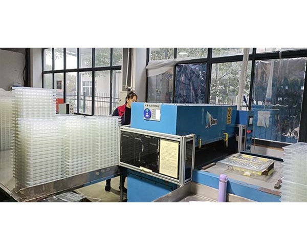 吸塑車間一(yī)角