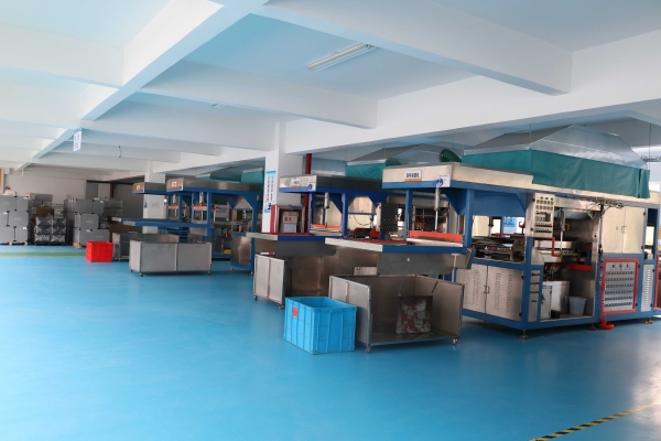 吸塑包(bao)裝生産車(che)間