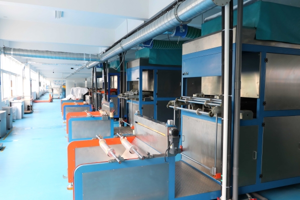 吸塑包(bao)裝生産車(che)間