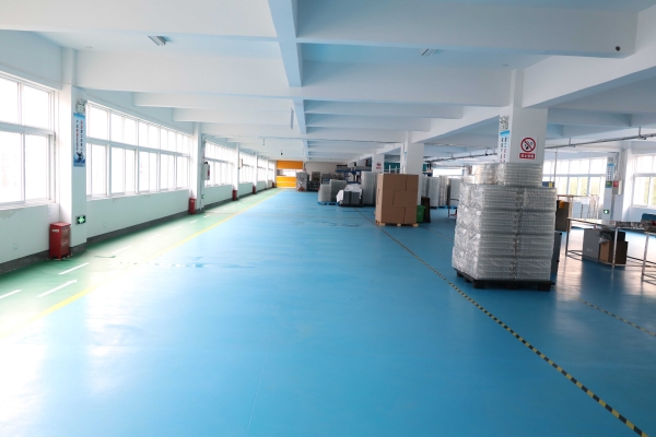 吸塑包(bao)裝生産車(chē)間